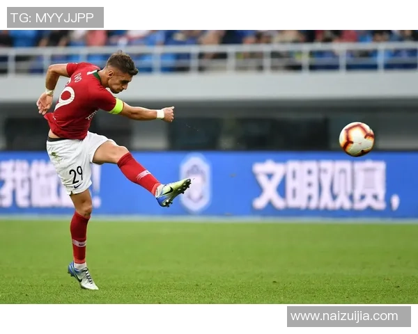 2018年河南建业与天津泰达激战回顾：精彩瞬间与战术分析